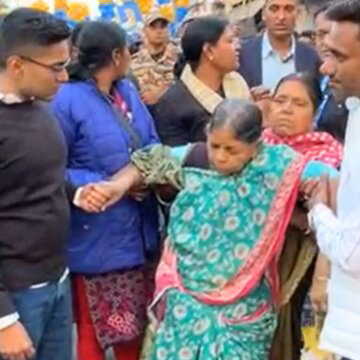 Abhishek Banerjee stops to help ailing elderly woman, arranges car on way to 'Sebashray'