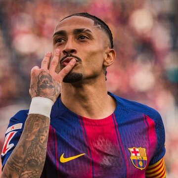 Raphinha shines as Barcelona beat Sevilla to stay ahead in title race