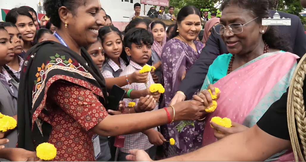 President Murmu surprises Kerala students-A heartwarming moment goes viral |WATCH