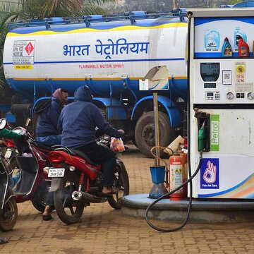 India’s petrol pump network crosses 1 lakh mark, ranks third globally