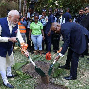 PM Modi begins Seychelles visit, receives ceremonial welcome from President Herminie