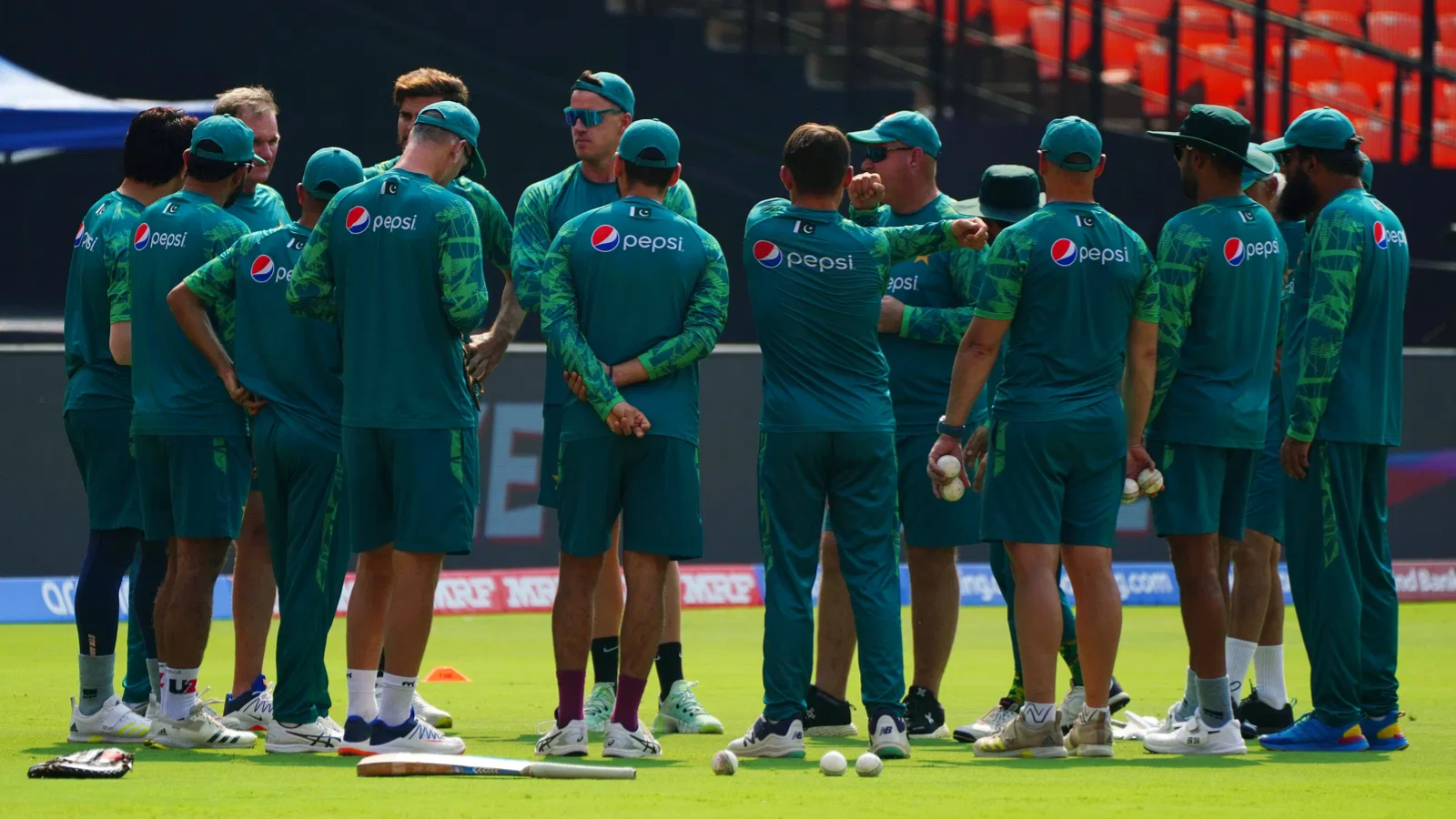Supporters losing hope on Pakistan cricket team, PCB offers free tickets to fill stadium