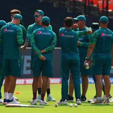 Supporters losing hope on Pakistan cricket team, PCB offers free tickets to fill stadium
