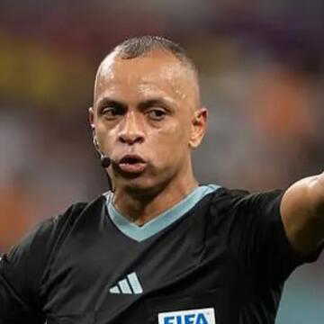 Chaos in openener: Referee Wilton Sampaio deals three red cards in Mexico-South Africa match