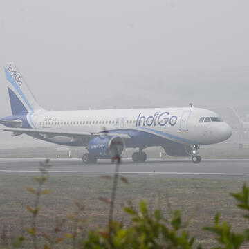 Thunderstorms lash Delhi-NCR: IMD issues red alert as flights and travel disrupted