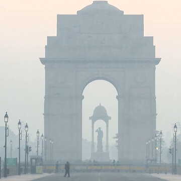 Delhi AQI drops, but pollution persists; IMD warns of 7°C minimum temperature