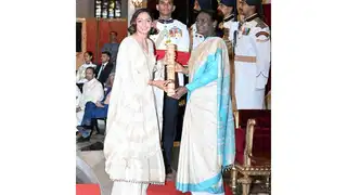 Harmanpreet Kaur keeps it elegant in ivory ethnic look at Padma Shri ceremony