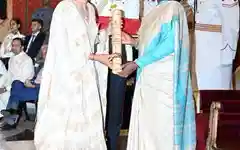 Harmanpreet Kaur keeps it elegant in ivory ethnic look at Padma Shri ceremony