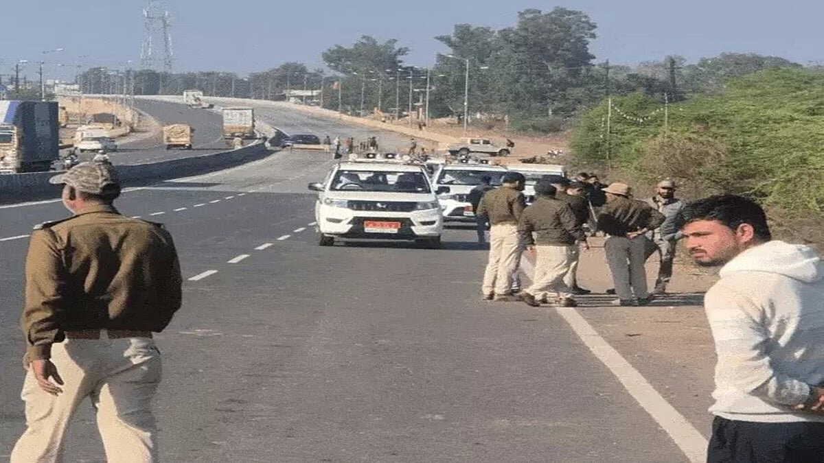 Cheetah cub escapes Kuno National Park found dead in on Agra–Mumbai highway, another one still missing