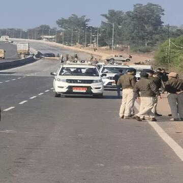 Cheetah cub escapes Kuno National Park found dead in on Agra–Mumbai highway, another one still missing