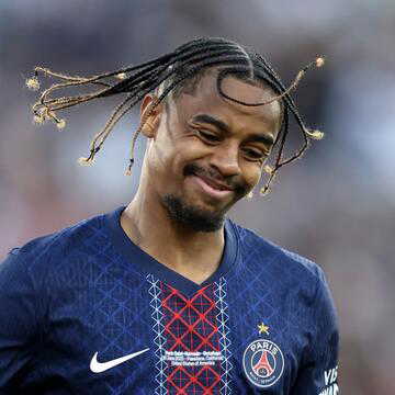 Barcelona alerted as PSG winger enters transfer radar