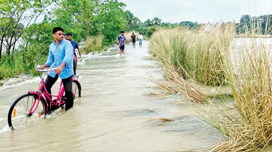 Fresh flood fears in Ghatal: DVC water release and heavy rain raise river levels again