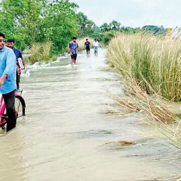 Fresh flood fears in Ghatal: DVC water release and heavy rain raise river levels again