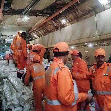 Sri Lanka floods: 123 dead, 130 missing after cyclone Ditwah’s triggers massive rains