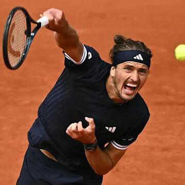 French Open 2026: Alexander Zverev defeats Flavio Cobolli to claim first major