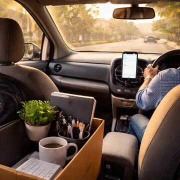 'No panic, no stress, and no crying': Laid off Oracle employee finds calm behind the wheel as an Uber driver