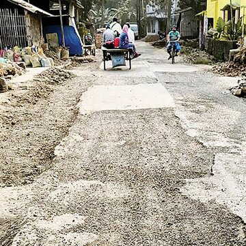 Quality concerns as Barasat road deteriorates before completion