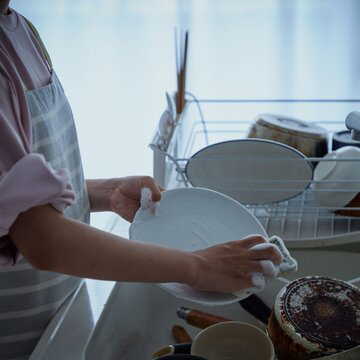 Living alone? Here are the simple kitchen cleaning habits you should try