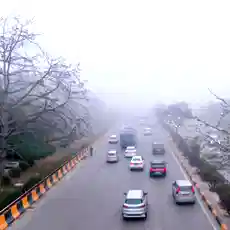 Delhi wakes up to haze and rising temperatures; pollution adds to morning gloom