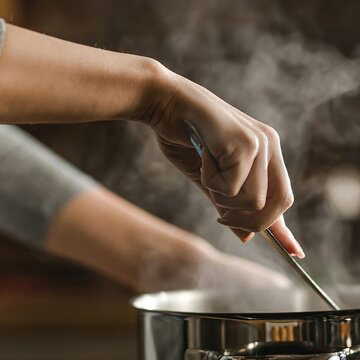 Kitchen smoke may harm your lungs more than cigarettes-Here're ways to stay safe