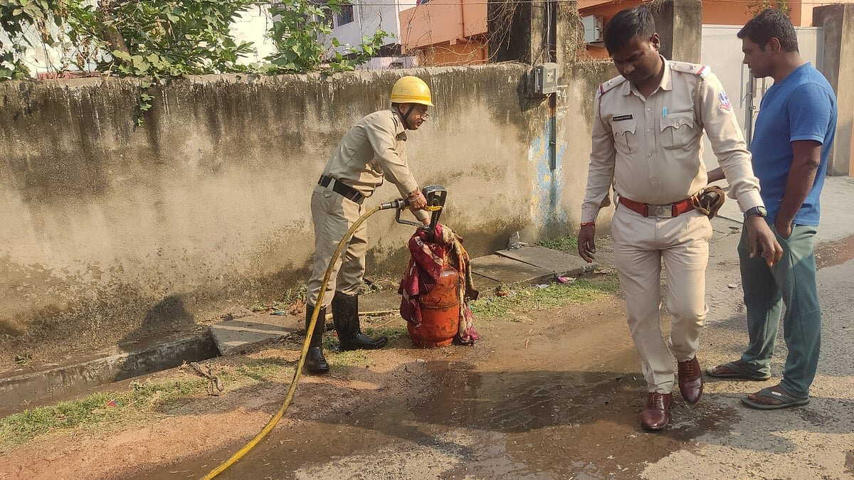LPG cylinder leak during cooking causes fire, house owner seriously injured in Durgapur