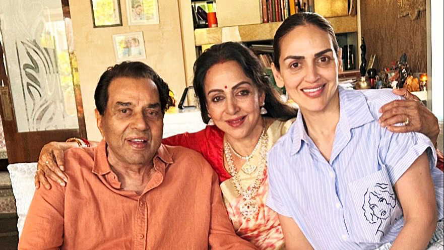 Hema Malini, Esha Deol, Amitabh Bachchan reach Pawan Hans Crematorium amid viral reports of Dharmendra’s death