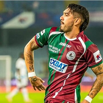 Dimitri Petratos set to play in IFA Shield despite rift rumours with coach Molina