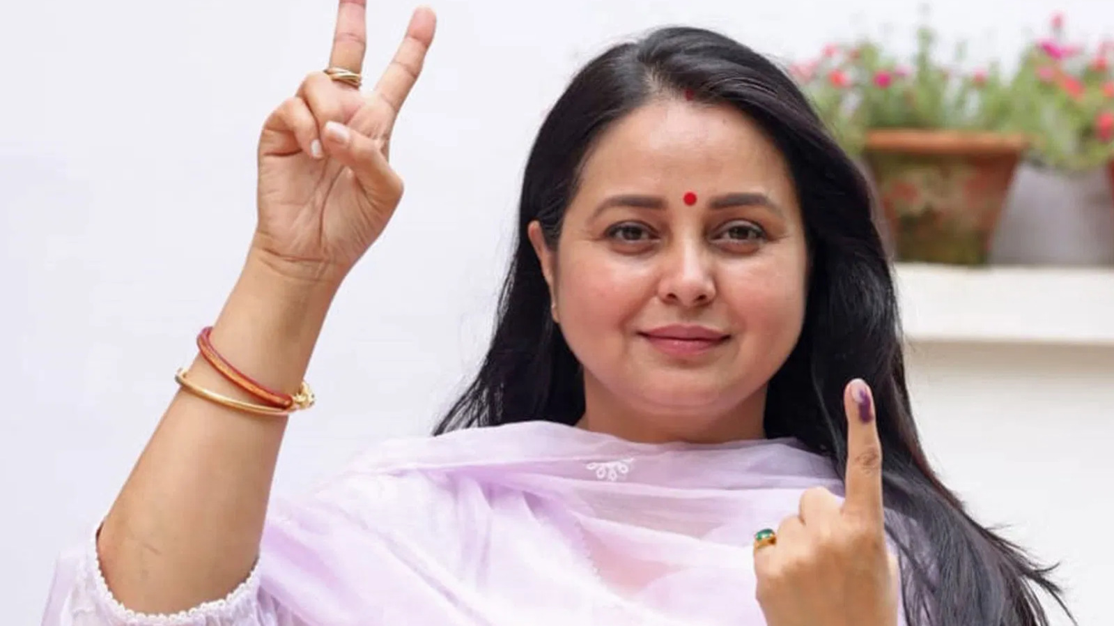 Rohini Acharya quits politics, ‘disowns’ Lalu family after RJD’s Bihar poll debacle