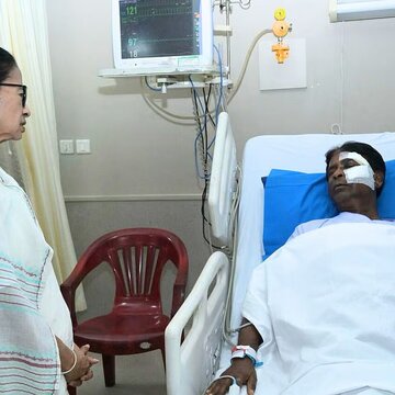 खगेन मुर्मू से मिलने अस्पताल पहुंची ममता बनर्जी, कहा- वह डायबिटिक हैं, कान के नीचे चोट लगी है!
