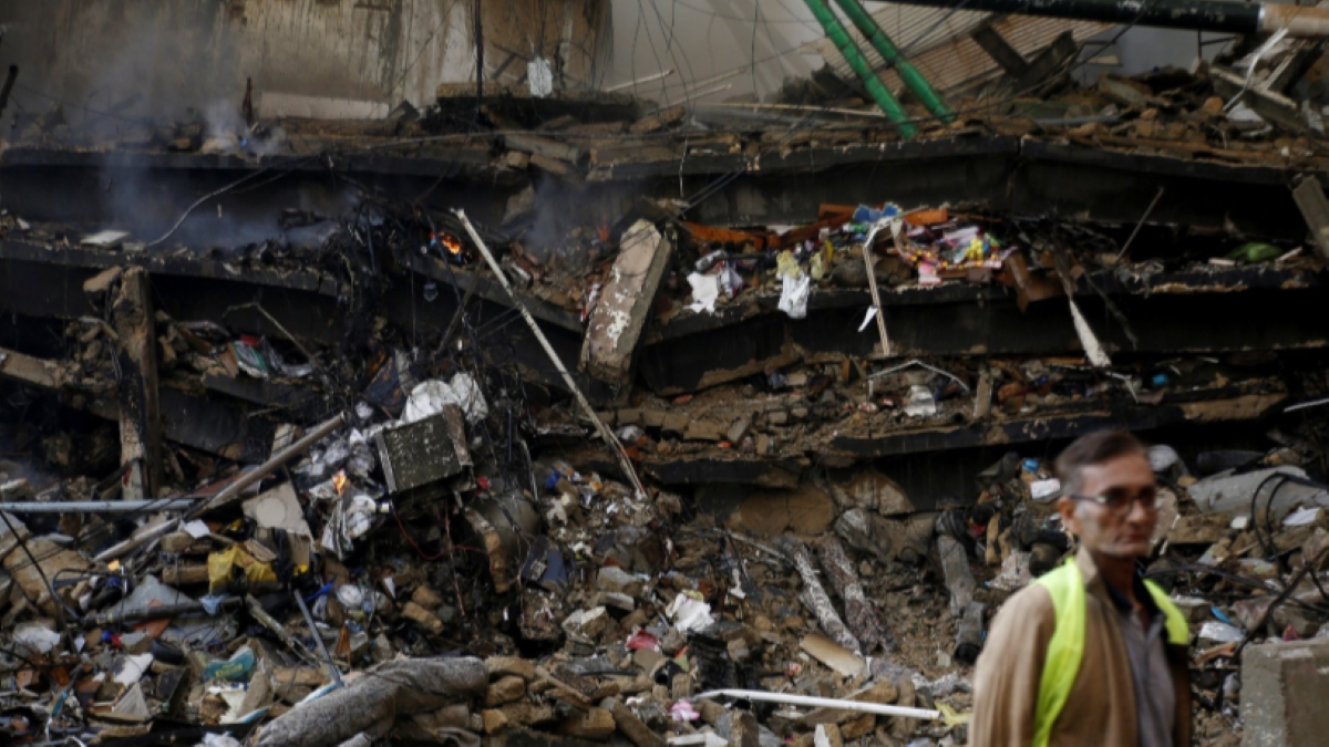 पाकिस्तान: कराची में शॉपिंग कॉम्प्लेक्स में आग लगने से 6 लोगों की मौत, 38 लापता