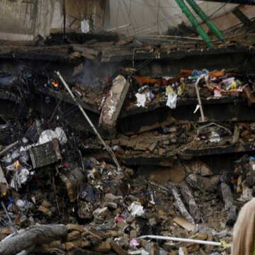 पाकिस्तान: कराची में शॉपिंग कॉम्प्लेक्स में आग लगने से 6 लोगों की मौत, 38 लापता