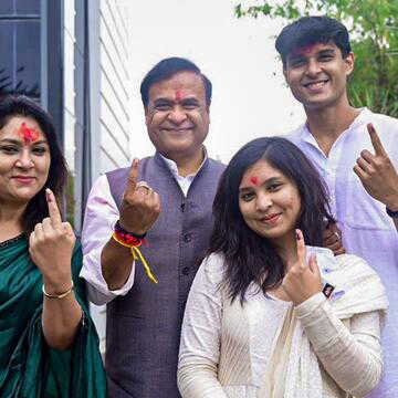 असम में मतदान जारी, मुख्यमंत्री हिमंत बिस्वा सरमा ने जलुकबाड़ी में डाला वोट