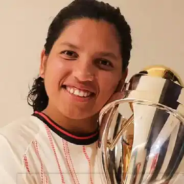 विश्व कप विजेता रिचा घोष के नाम के पास भी ‘अंडर एजुडेकेशन’ का स्टांप