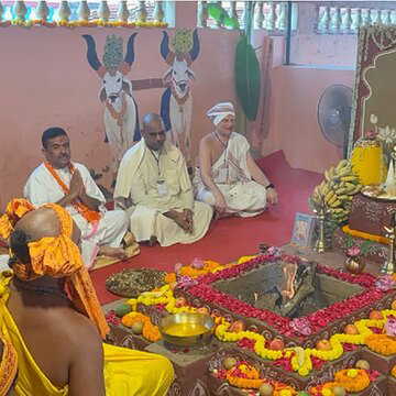 मुख्यमंत्री पद की शपथ लेने के बाद पहली बार मायापुर पहुंचे शुभेंदु अधिकारी, गोशाला में की विशेष पूजा