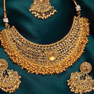 चांदी के दाम में भारी गिरावट, 10,000 रुपये की कमी, सोना भी सस्ता हुआ।