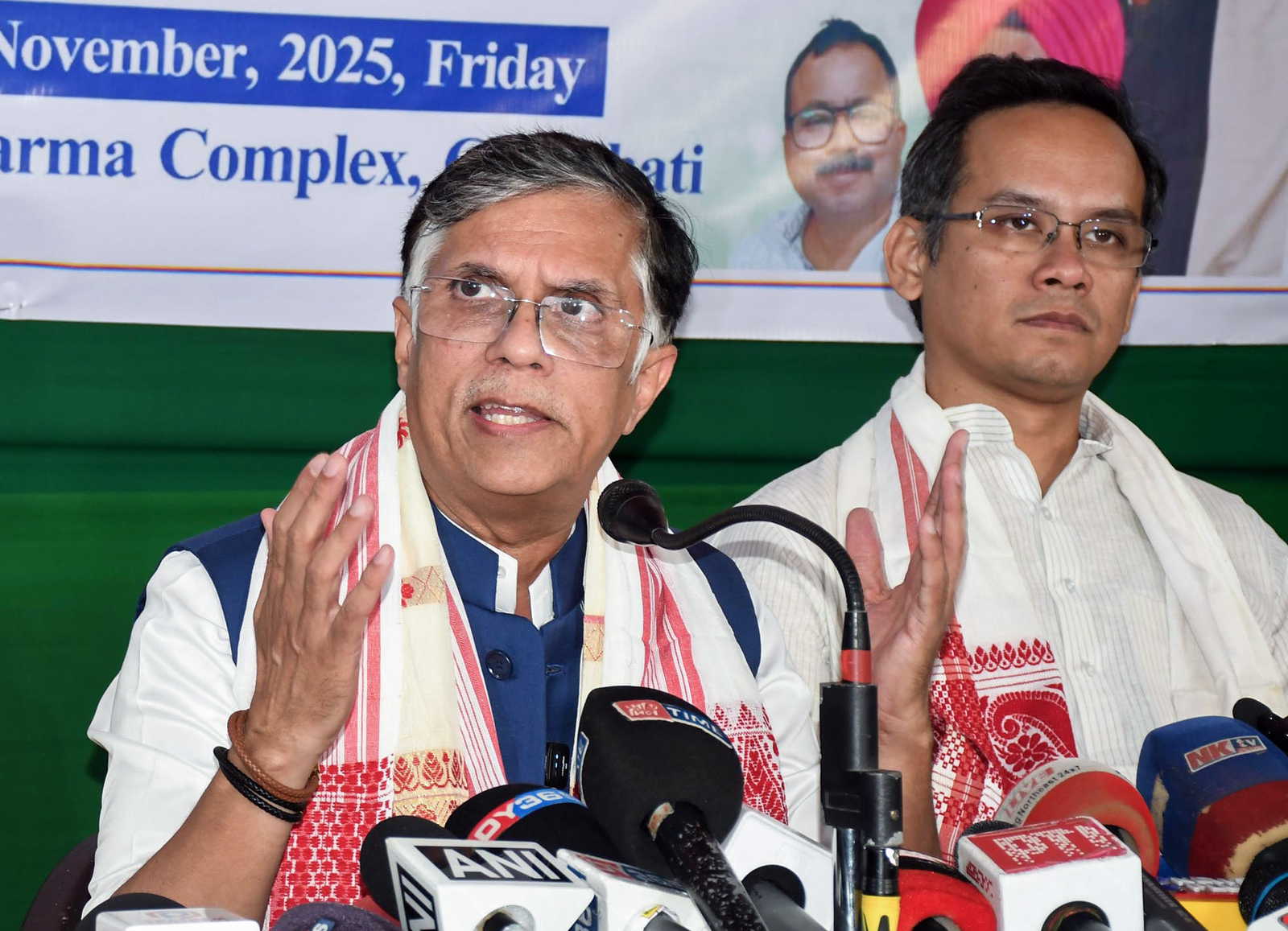 केजरीवाल के बरी होते ही सियासी संग्रामः पवन खेड़ा का भाजपा पर 'इच्छाधारी नागिन' का तंज