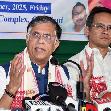 केजरीवाल के बरी होते ही सियासी संग्रामः पवन खेड़ा का भाजपा पर 'इच्छाधारी नागिन' का तंज