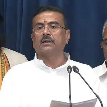 बंगाल में 'आयुष्मान भारत' योजना लागू, मंत्रिमंडल की पहली बैठक में CM शुभेंदु अधिकारी ने लिए कौन से अहम फैसले?