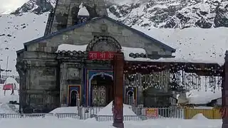 उत्तराखंड के केदारनाथ धाम में रिकॉर्ड बर्फबारी, मंदिर और घाटी बर्फ की मोटी चादर में ढके