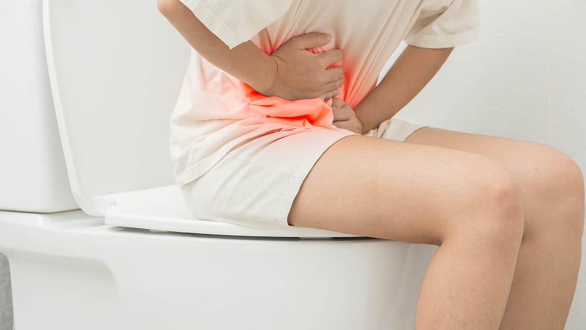 पूजा के दौरान बाहर खाना खाने के बाद पेट खराब हो गया है? ओआरएस के साथ ये 4 चीजें खाएं