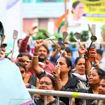 गैस की कीमतों में बढ़ोतरी से लेकर SIR में नाम कटने तक-सड़कों पर उतरी महिला ब्रिगेड! क्या ममता ने महिला वोट बैंक को फिर साध लिया?