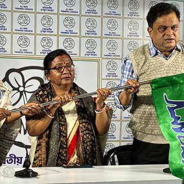 भाजपा सांसद खगेन मुर्मू की पत्नी ने तृणमूल का दामन थामा