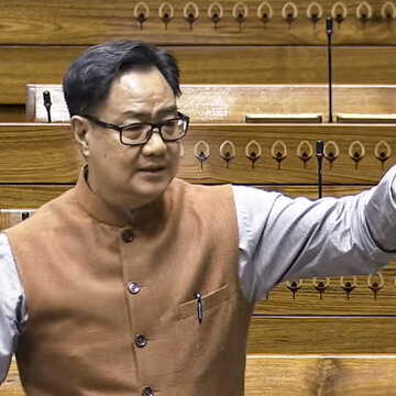 एलपीजी विवाद: लोकसभा की कार्यवाही लगातार बाधित, दोपहर 2 बजे तक स्थगित