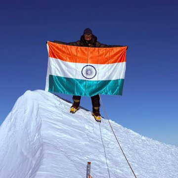 अंटार्कटिका की सबसे ऊँची चोटी विन्सन पर फतह, उत्तराखंड की कविता चंद ने रचा इतिहास