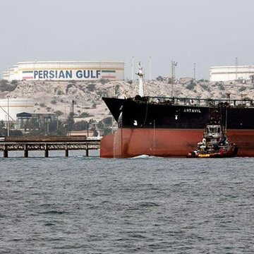 खाड़ी युद्ध के बीच बड़ा फैसला : अमेरिका ने खुद हटायी ईरान पर लगी पाबंदी! समझिए 140 मिलियन बैरल ईंधन का खेल