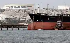 खाड़ी युद्ध के बीच बड़ा फैसला : अमेरिका ने खुद हटायी ईरान पर लगी पाबंदी! समझिए 140 मिलियन बैरल ईंधन का खेल