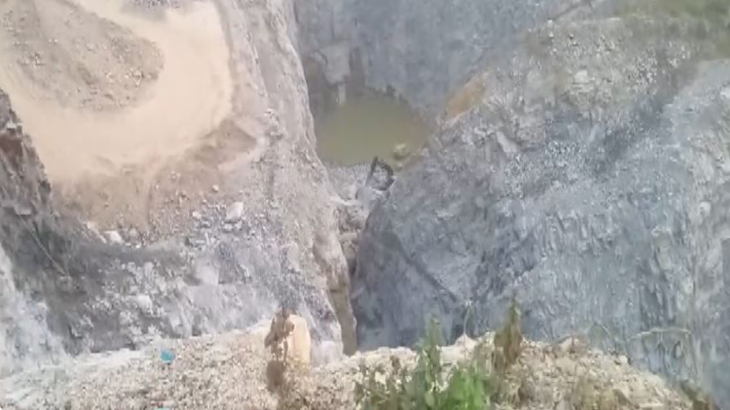 यूपी: सोनभद्र में पत्थर की खदान धँसी, 15 के दबे होने की आशंका, 1 शव मिला