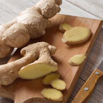 खांसी रुक ही नहीं रही? अदरक खाने के सही तरीके अपनाएं, समस्या होगी कम