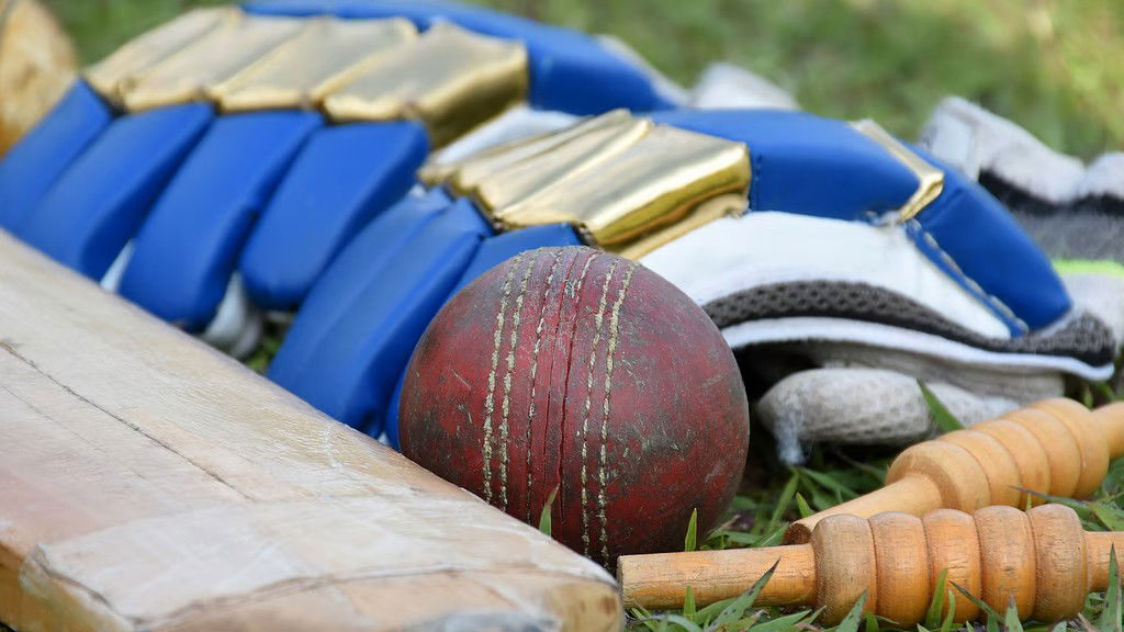 आर्थिक संकट के दौर से गुजर रहा है उच्च दर्जे का एक दिव्यांग क्रिकेटर, मां कैंसर मरीज, पिता सिक्यूरिटी गार्ड