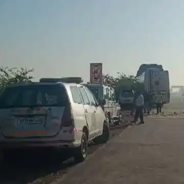 यमुना एक्सप्रेसवे पर भयावह दुर्घटना, बस-इको वैन की टक्कर में 6 की मौत, कई घायल